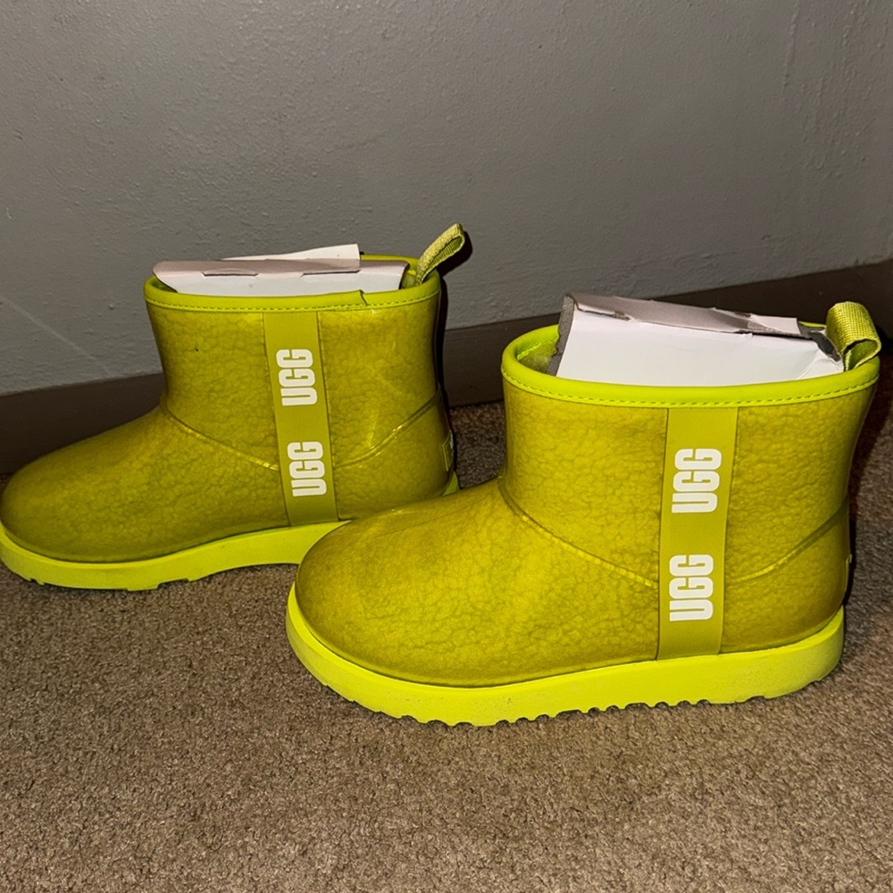 UGG Women’s Classic Clear Mini Pollen Yellow Waterproof Boots Size 6